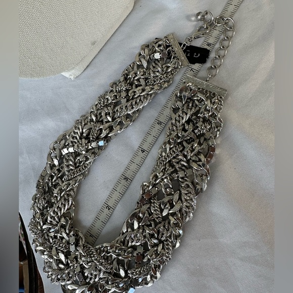 Gorgeous heavy Guess silvertone necklace - Picture 4 of 6